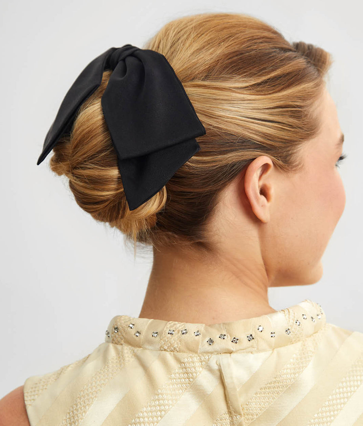 Recycled Fabric Oversized Bow Hair Clip – Elegant & Eco-Friendly 